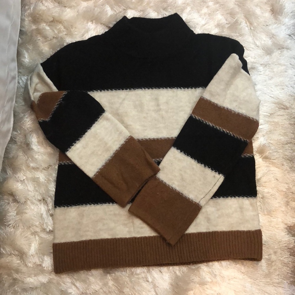 Turtleneck colorblock sweater